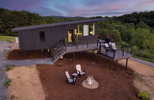 Warfordsburg Maison | Vista View | Amazing Views + Deck + Grill