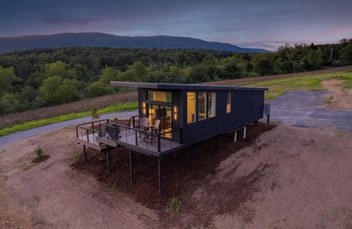 Warfordsburg Maison | Vista View | Amazing Views + Deck + Grill