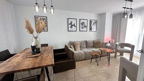 Alcorrin Appartement | Vistalmar - Modern Poolside Apartment with Large Terrace, in Manilva