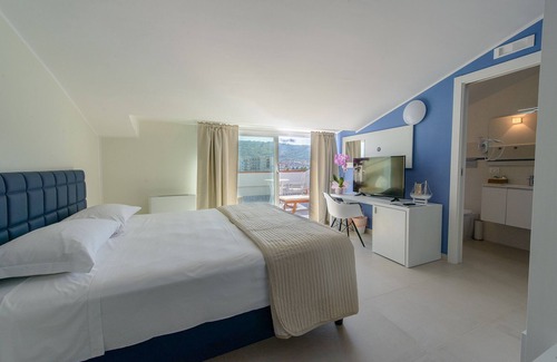 Agropoli Lit Et Petit-Déjeuner | Vistamare Suite Habitación azul claro