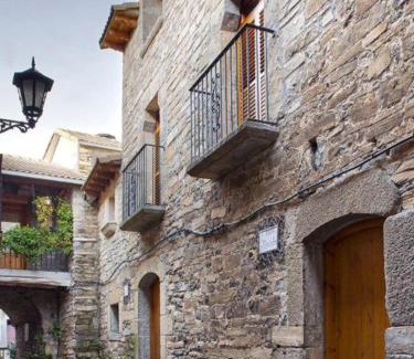 El Pueyo de Araguas Appartement | Vistas a la Montaña en un Pueblo con Encanto.