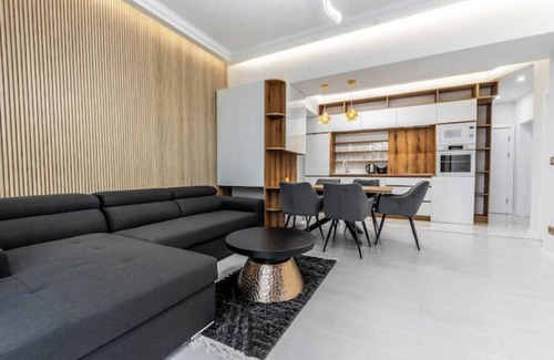 Sofia City Center Maison | Vitoshka Luxury: 2-BR Retreat
