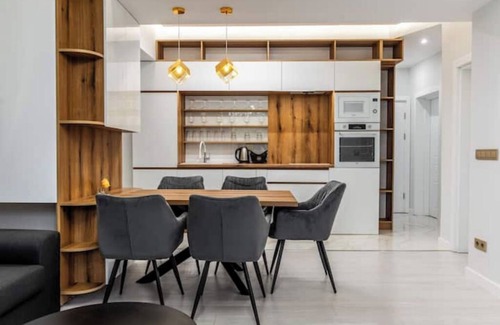 Sofia City Center Maison | Vitoshka Luxury: 2-BR Retreat