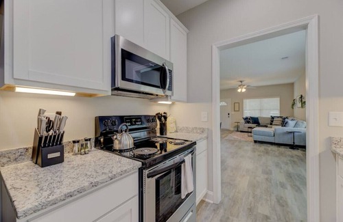 Cayce Maison | Viva Verde by Heartwood | 10 Mins to Downtown