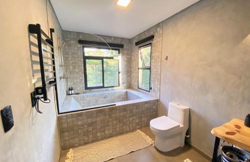 Rio Rufino Maison | Vivenda das Araucárias 02 Microcasa Aconchegante lareira, banheira