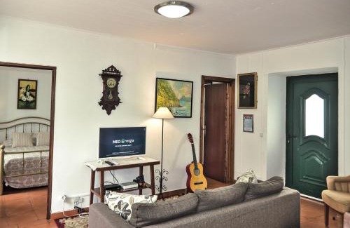 Praia da Vitoria Maison | Vivenda Gomes AL