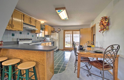 Towanda Cabine | Vivid 'Cedar Ridge' Cabin ~ 23 Miles to Wichita!