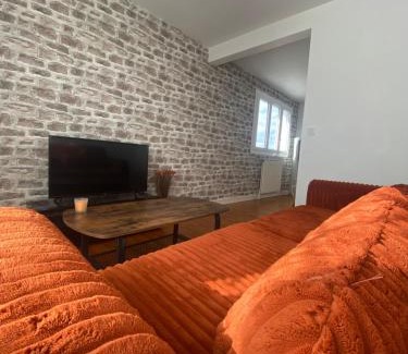 Lempdes Appartement | Volcan Ocre-4 pers-Spacieux et chaleureux - Parking privatif - Proches axes, commerces et services - Check in 24-24