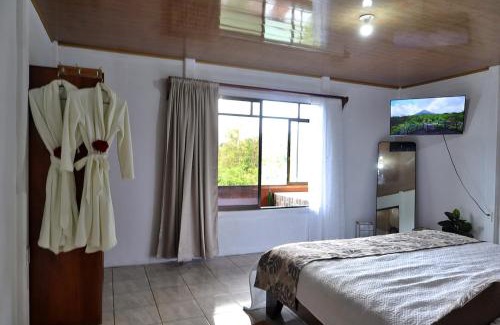 El Fosforo Maison | Volcano & Lake Arenal View Suite with Soaking tub