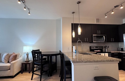 Grantville Appartement | Vora Mission Valley East: Modern 1BR in Trendy San Diego