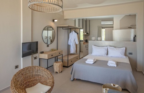 Kefalonia Autre | Votsalo Suite is a stunning one-bedroom boutique suite