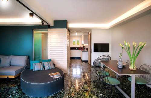 Vouliagmeni Appartement | Vouliagmeni Kavouri Beachfront Apartment