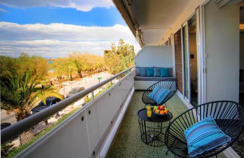 Vouliagmeni Appartement | Vouliagmeni Kavouri Beachfront Apartment