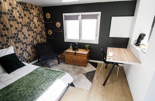 Aux Marais Appartement | Vrbo Property