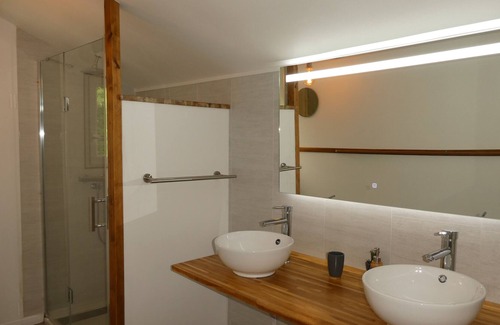 Claveyson Lit Et Petit-Déjeuner | Suite avec piscine privative - 2 chambres et salon