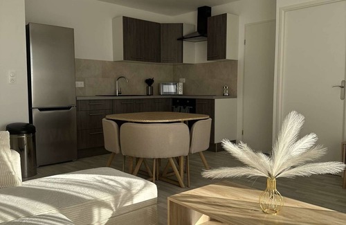 Meaux Appartement | Vrbo Property