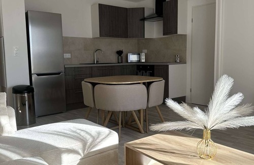 Meaux Appartement | Vrbo Property