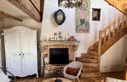 Vic-le-Comte Maison | Vrbo Property