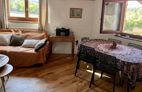 Vic-le-Comte Maison | Vrbo Property