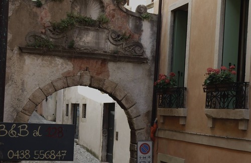 Vittorio Veneto Lit Et Petit-Déjeuner | Vrbo Property