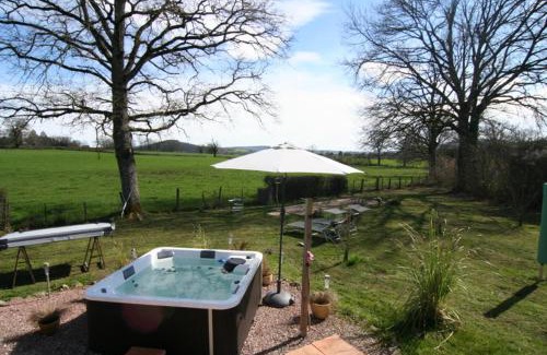 Thil-sur-Arroux Maison | Vrijstaand huis in Thil sur Arroux met jacuzzi