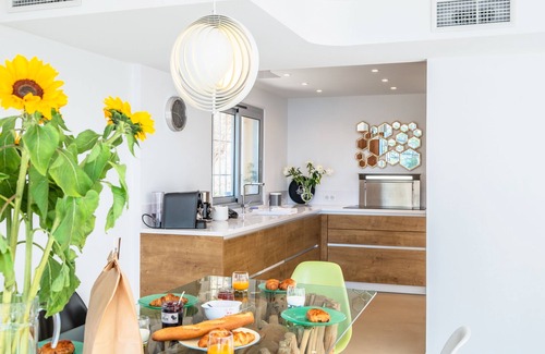 Lazaret Appartement | Vue Des Anges-Breathless views over Baie des Anges