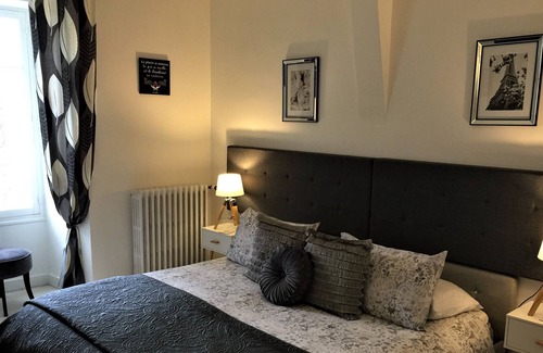 Excideuil Appartement | Studio-Appartement-Douche-Vue historique-Studio