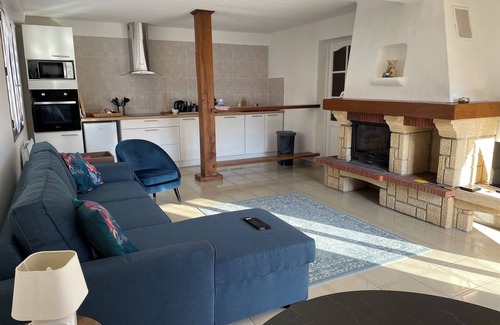 Salechan Appartement | Vue du Gar - Gateway to the Pyrenees for hikers, cyclists, skiers & relaxation.
