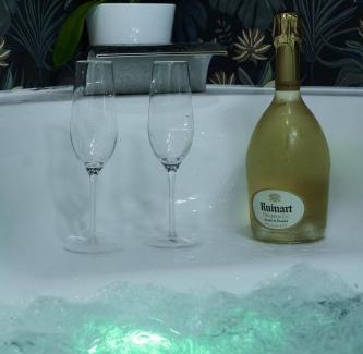 Moliere - Edgard Quinet Appartement | Vue exceptionnelle, Baignoire balnéo, Parking&Clim