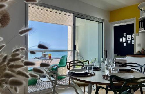 Les Sables d'Olonne Appartement | Vue imprenable sur l'océan & piscine naturelle