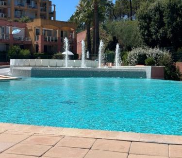 Theoule-Superieur Appartement | Vue mer et sur la baie de Cannes piscine 450m2 randonnée VTT au pied de l Esterel