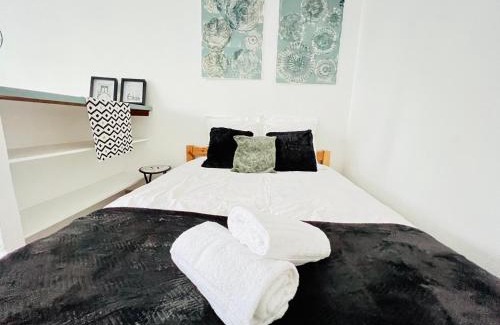 Metz Appartement | Vue sur Jardin Parking Ascenseur Un-Séjour-à-Part