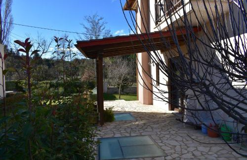 Vitina Maison | Vytina Mont et Sapin