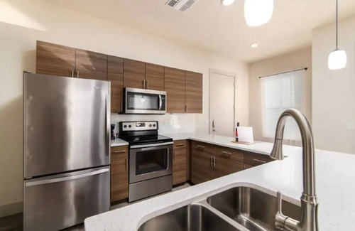 Fort Worth Copropriété | W. 7th - Private Balcony - Unique Copper Cavern