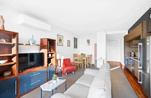 North Melbourne Appartement | W30 - Sparkling North Melbourne Gem with parking