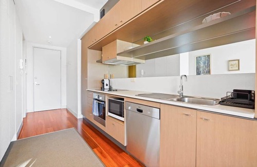 North Melbourne Appartement | W30 - Sparkling North Melbourne Gem with parking