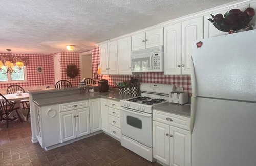 Skaneateles Cabine | Wackerbarth Cottage-Skaneateles Lake Level Lake Access