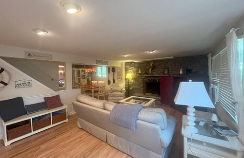 Skaneateles Cabine | Wackerbarth Cottage-Skaneateles Lake Level Lake Access