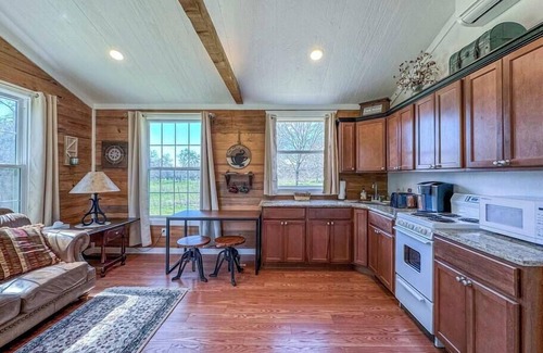 Waco Appartement | Wagon Wheel Cottage Couples Getaway in the Country