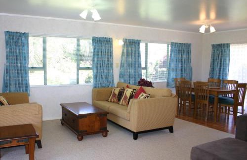 Waihi Beach Maison | Waihi Getaway - Waihi Beach Holiday Home