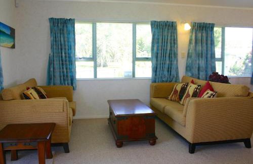 Waihi Beach Maison | Waihi Getaway - Waihi Beach Holiday Home