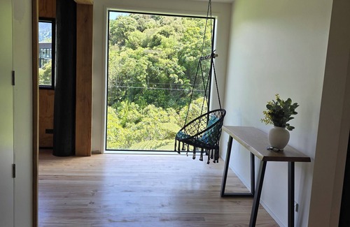 Waikawa Bay Maison | Waikawa Marina View, 2 minuets walk to Jolly Rogers bar and Restaurant.