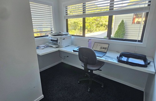 Kereta Maison | Waikawau Retreat. Private home, overlooking the sea, covered deck to entertain.