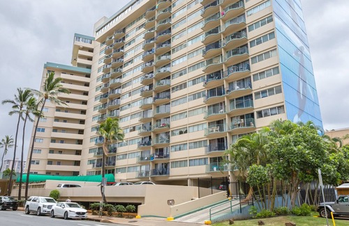 McCully - Moiliili Maison | Waikiki 2 bedroom 1 bath Apartment #2 - 10 min to beach 5 min to park