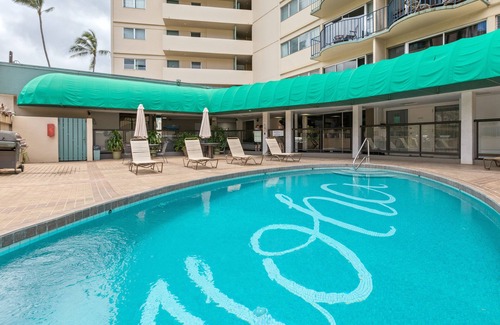 McCully - Moiliili Maison | Waikiki 2 bedroom 1 bath Apartment #2 - 10 min to beach 5 min to park