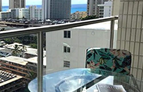 Waikiki Copropriété | Waikiki clean studio apartment, 7 minute walk to a beach, next to Ala Way Canal,