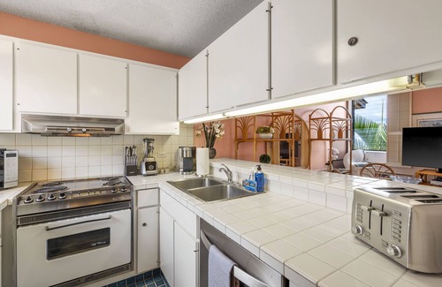 Wailea Copropriété | Wailea Ekahi 12D - Budget Friendly Ocean View Studio w/ Lanai, Kitchen, WD, & AC