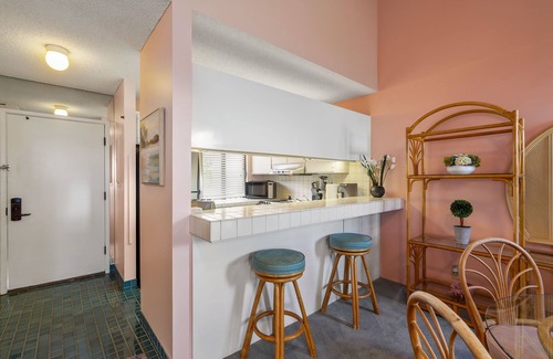 Wailea Copropriété | Wailea Ekahi 12D - Budget Friendly Ocean View Studio w/ Lanai, Kitchen, WD, & AC