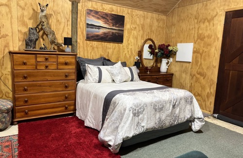 Tararua Forest Park Lit Et Petit-Déjeuner | Waiora La Grange bed and breakfast. Up the lovely Otaki Gorge.