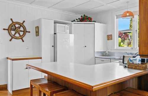 Hilltop Maison | Waipahihi Charm & Tranquillity